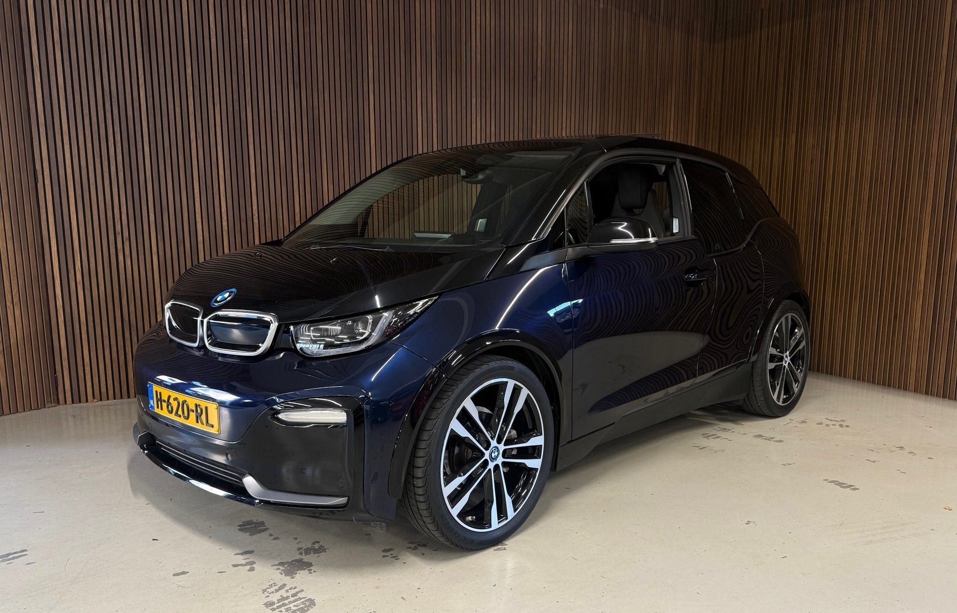 BMW I3s - Carplay - Warmtepomp - Pano S 120Ah 42 kWh, Auto's, Automaat, Achterwielaandrijving, Zwart, Automatische klimaatregeling