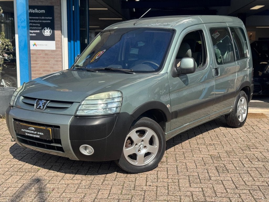 Peugeot Partner MPV 1.6-16V VTC 2004 Trekhaak NAP, Auto's, Peugeot, Stof, Gebruikt, Zwart, 4 cilinders