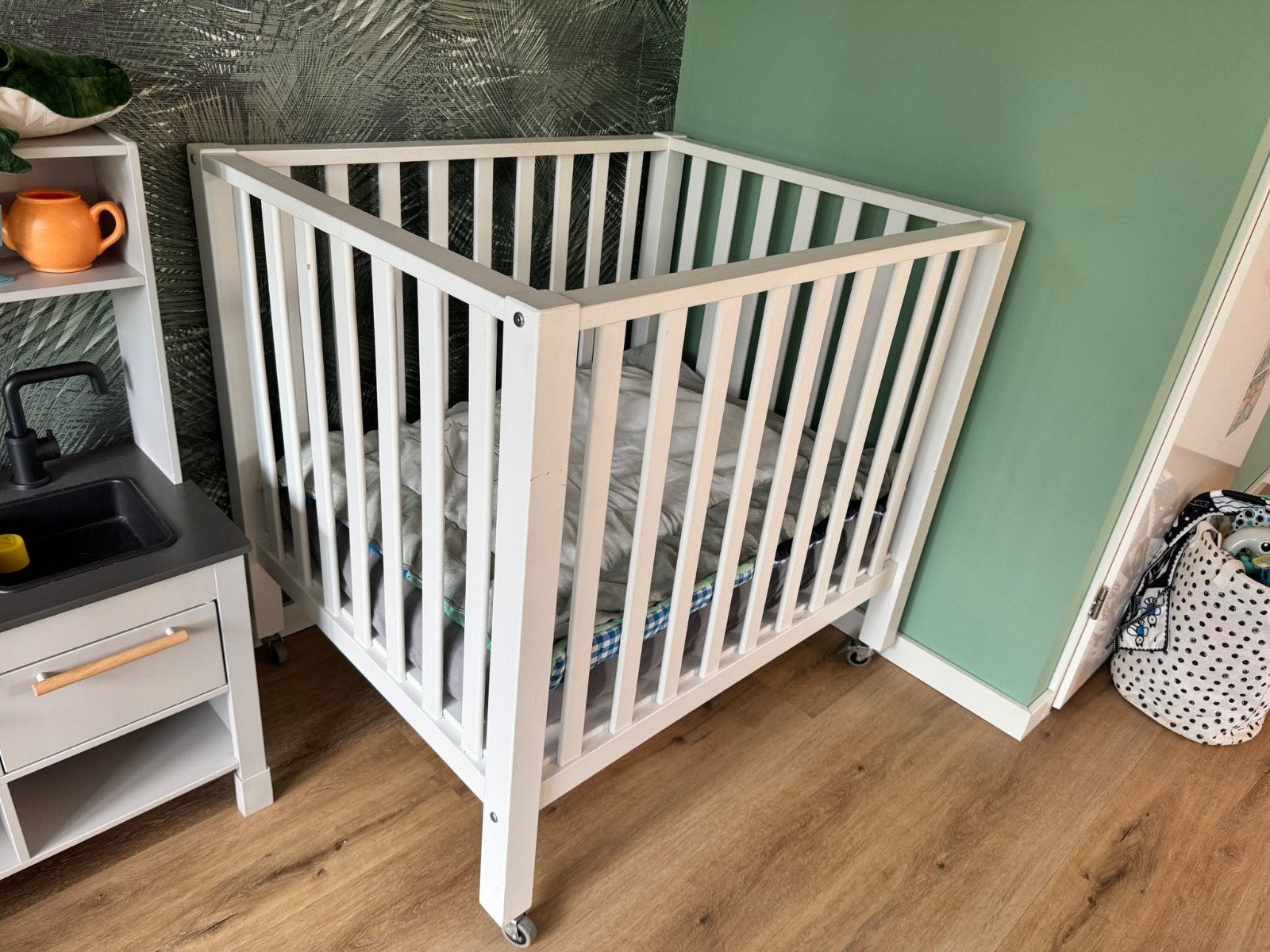 Baby Box Bopita met wieltjes en 2 boxkleden, Ophalen, Gebruikt, Wieltjes