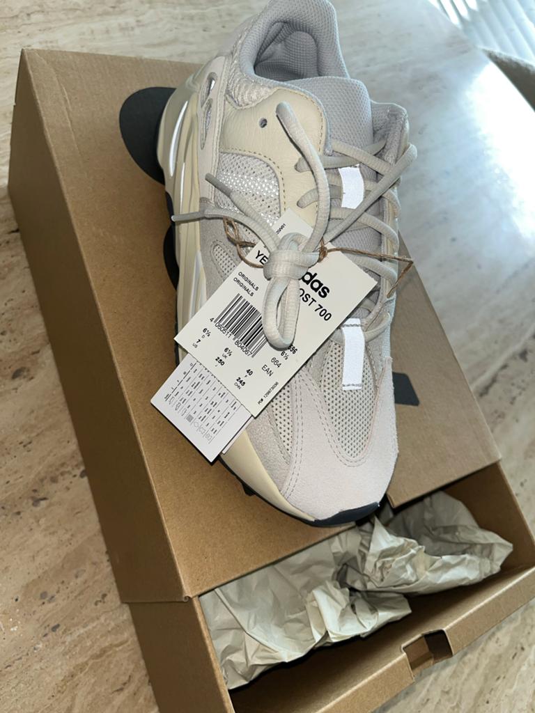 Yeezy 700 Nieuw Ongedragen Wit Origineel Maat 40, Ophalen of Verzenden, Nieuw, Wit, Sneakers of Gympen