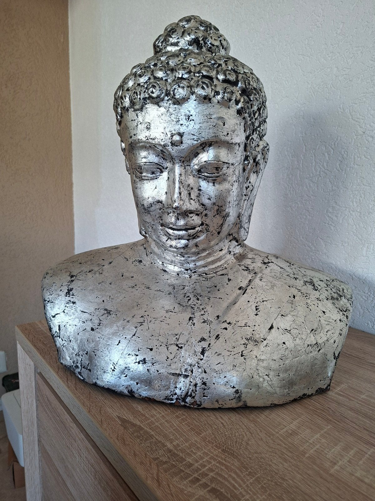 Zilverkleurige Boeddha Buste - 48 cm hoog, Ophalen, Zo goed als nieuw, Composieten, Zilver