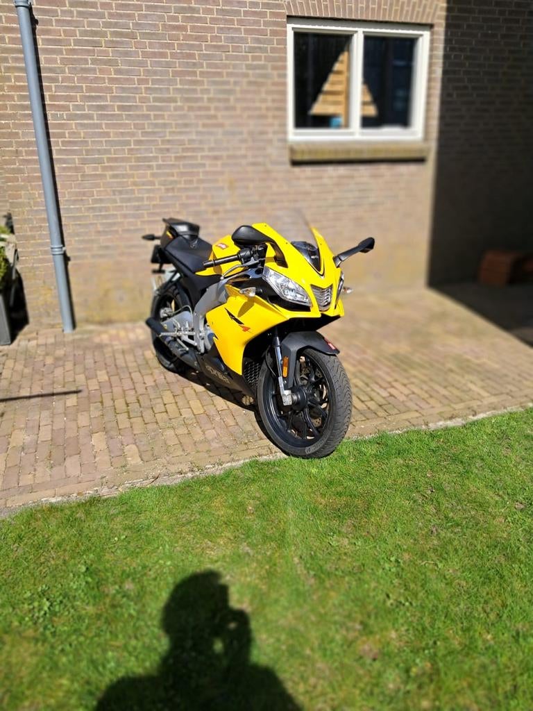 Prachtige gele Aprilia RS4 50, 6 versnellingen, Zo goed als nieuw, 50 cc, Ophalen
