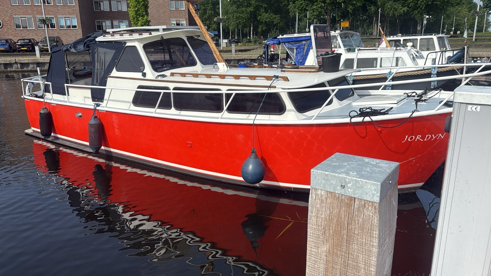 Comfortabele Kajuitboot 'Jordyn' - Ideaal voor Recreatie, Watersport en Boten, Gebruikt, Biminitop, 60 cm, Staal