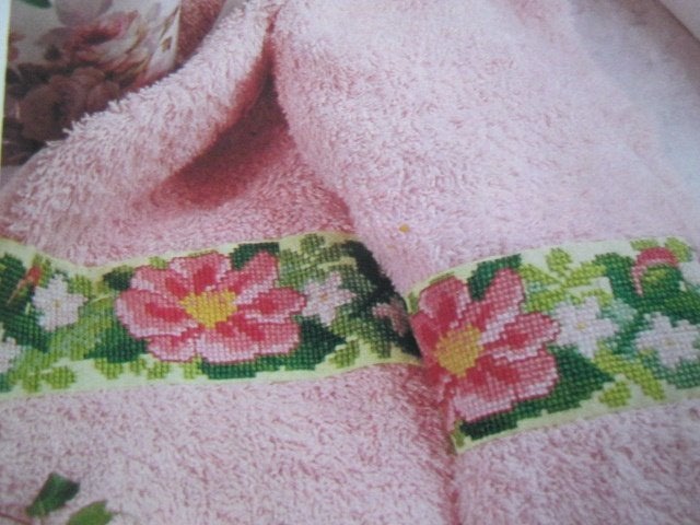Borduurpatroon  Rozen op handdoek nr 371, Verzenden, Nieuw, Handborduren, Patroon