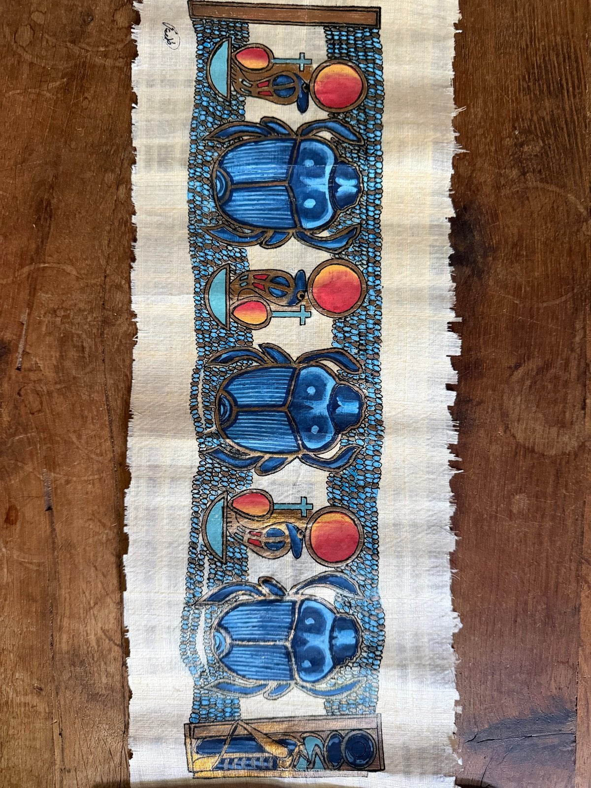 Egyptische papyrus met scarabeeën en hiërogliefen, Schilderij, Ophalen of Verzenden, Papier/karton, Meerkleurig