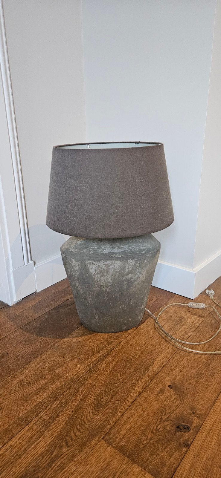 Stoere tafellamp met betonnen voet en grijze kap, Ophalen, Zo goed als nieuw