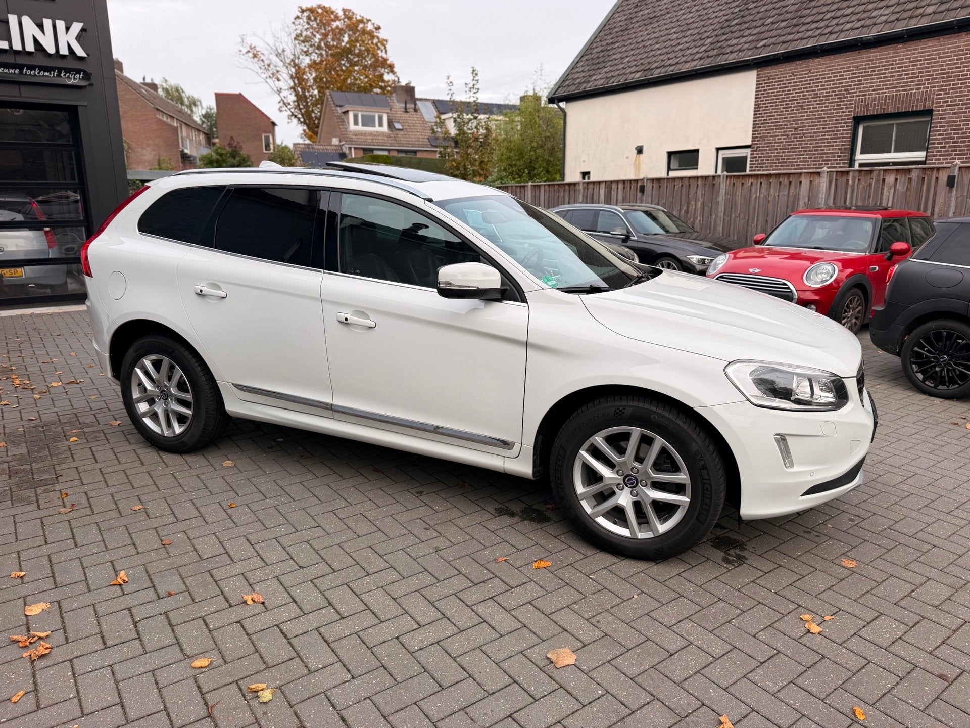 Volvo XC60 2.4 D5 | PANO | STANDKACHEL | LEER | CAMERA |, Auto's, Automaat, 1698 kg, Gebruikt, 2000 kg