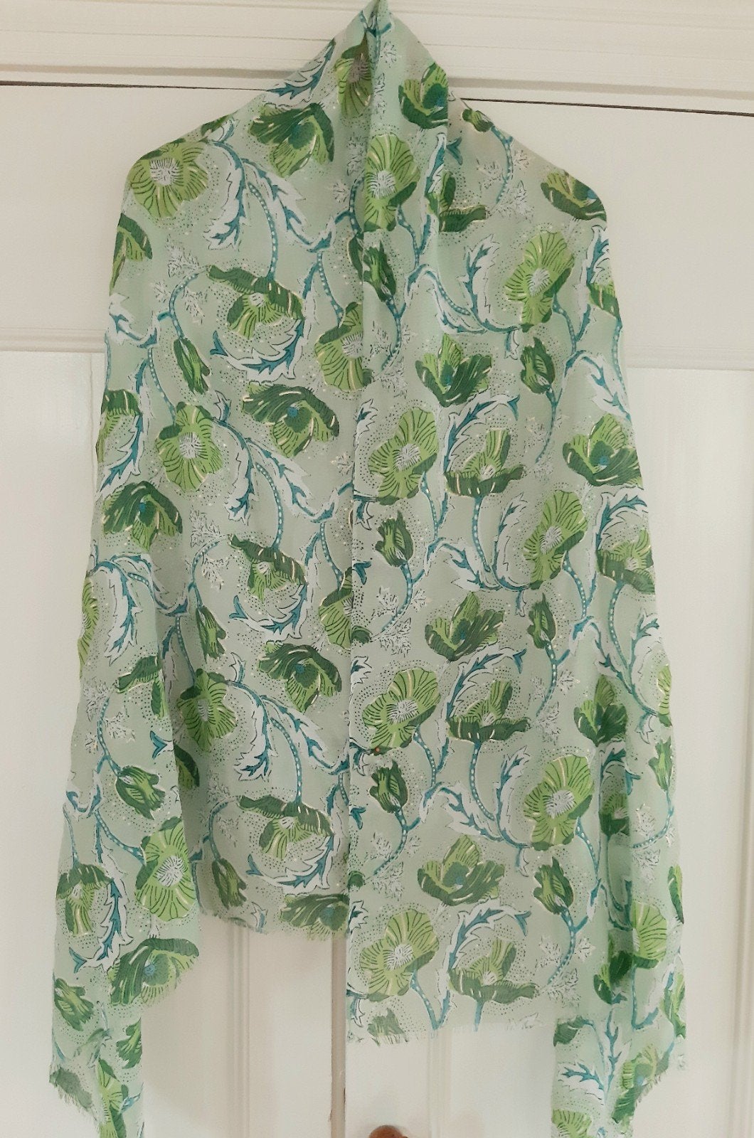 Fris groene sjaal 50% katoen/ 50 % viscose nieuw, Ophalen of Verzenden, Nieuw, Maat 38/40 (M), Sjaal