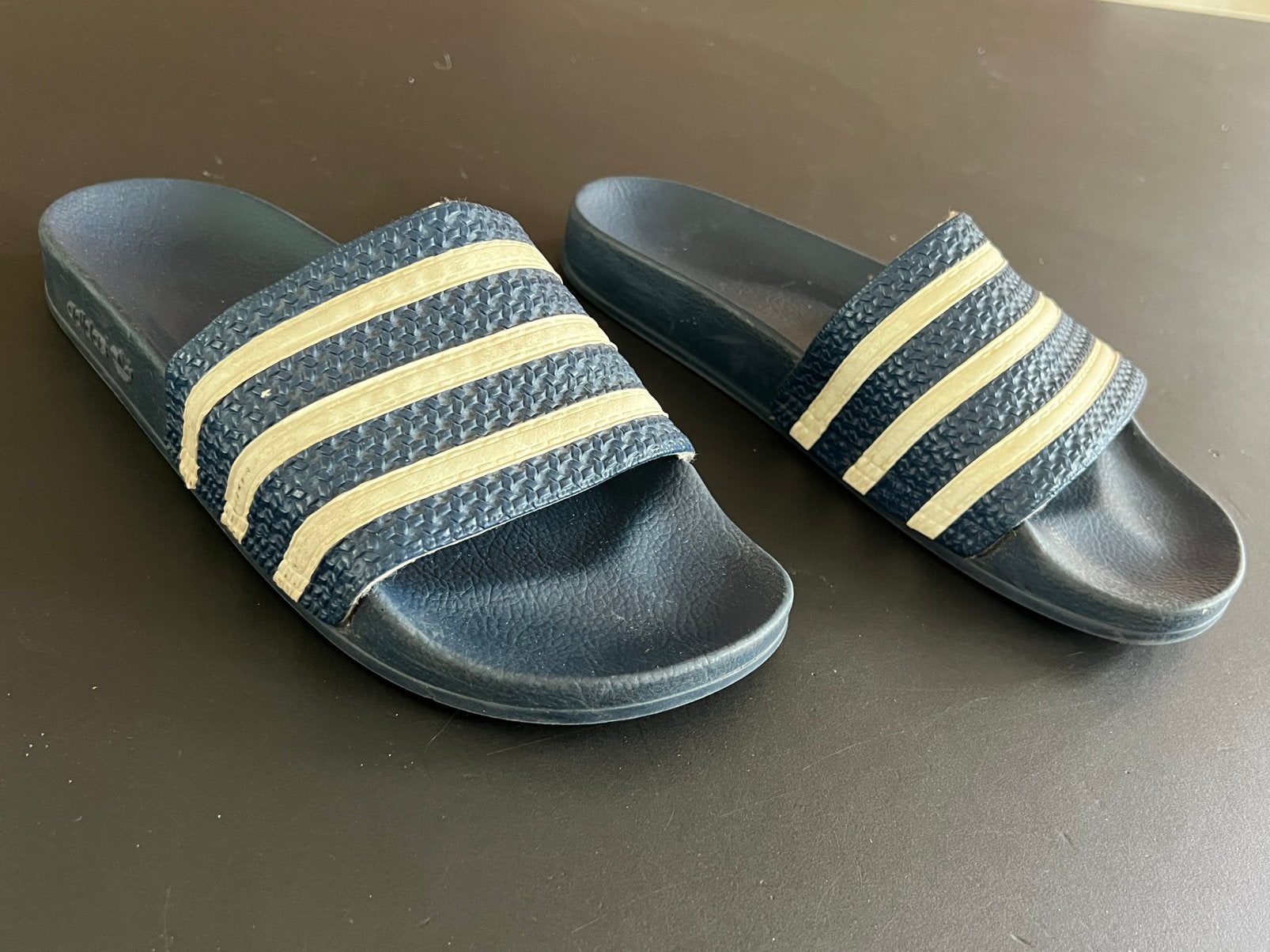 Adidas badslippers te koop maat 10, Kleding | Heren, Schoenen, Ophalen of Verzenden, Zo goed als nieuw, Blauw