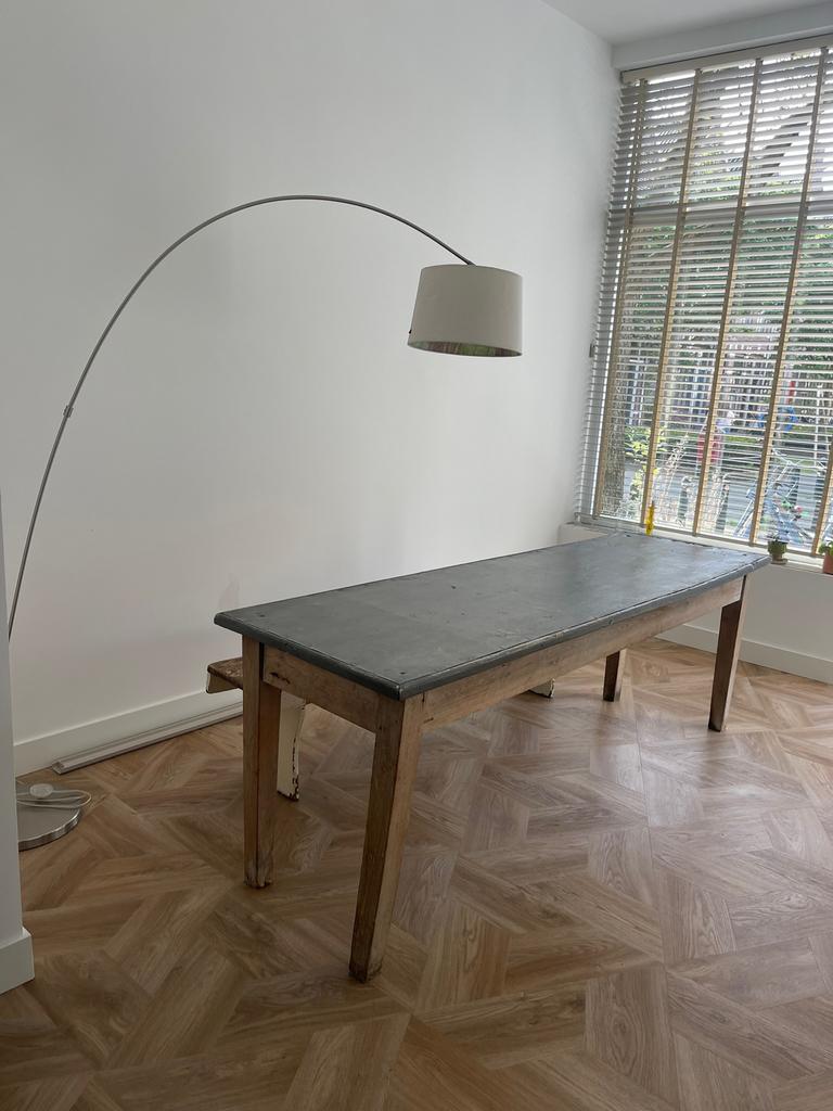 Stoere robuuste lange tafel werkbank verweerd vergrijsd hout, Huis en Inrichting, Tafels | Eettafels, Ophalen, Gebruikt, 50 tot 100 cm