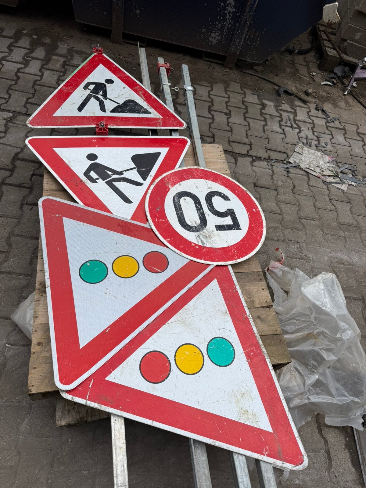 Verkeersborden met palen – wegwerkzaamheden/stoplicht/50 km, Verzamelen, Ophalen, Zo goed als nieuw