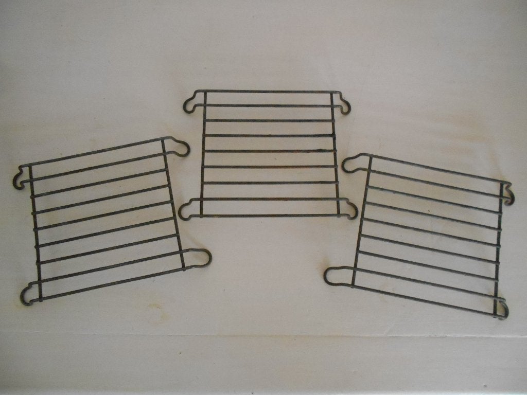3 oud ijzeren onderzetters, Ophalen of Verzenden