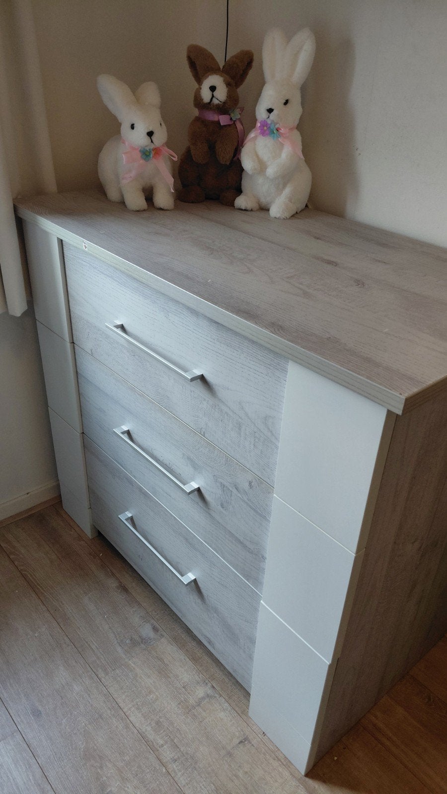Witte commode kast met grijs, lichte gebruiksporen, Ophalen, Gebruikt, 50 tot 70 cm, 75 tot 100 cm