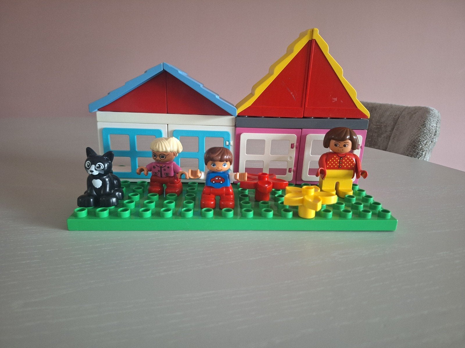 Lego Duplo Huizenset met tuin en figuren, Gebruikt, MOC (eigen creatie), Ophalen of Verzenden, Inclusief minifiguren