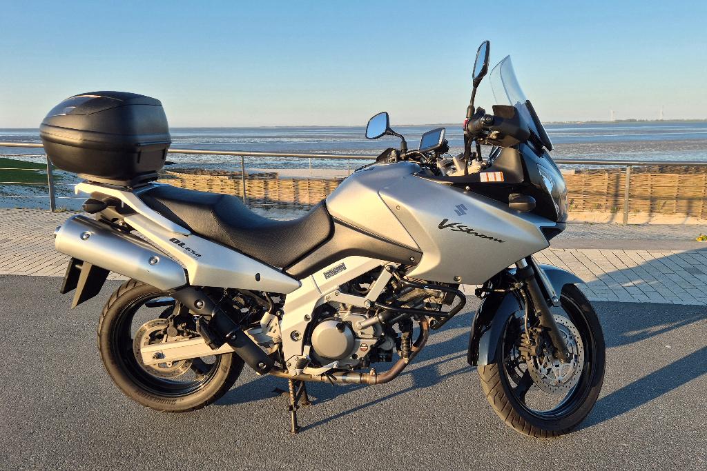 Te koop: Suzuki V-Strom 650 DL met zeer lage km., Motoren, Motoren | Suzuki, 2 cilinders, Motorrijbewijs A, Gebruikt, Particulier