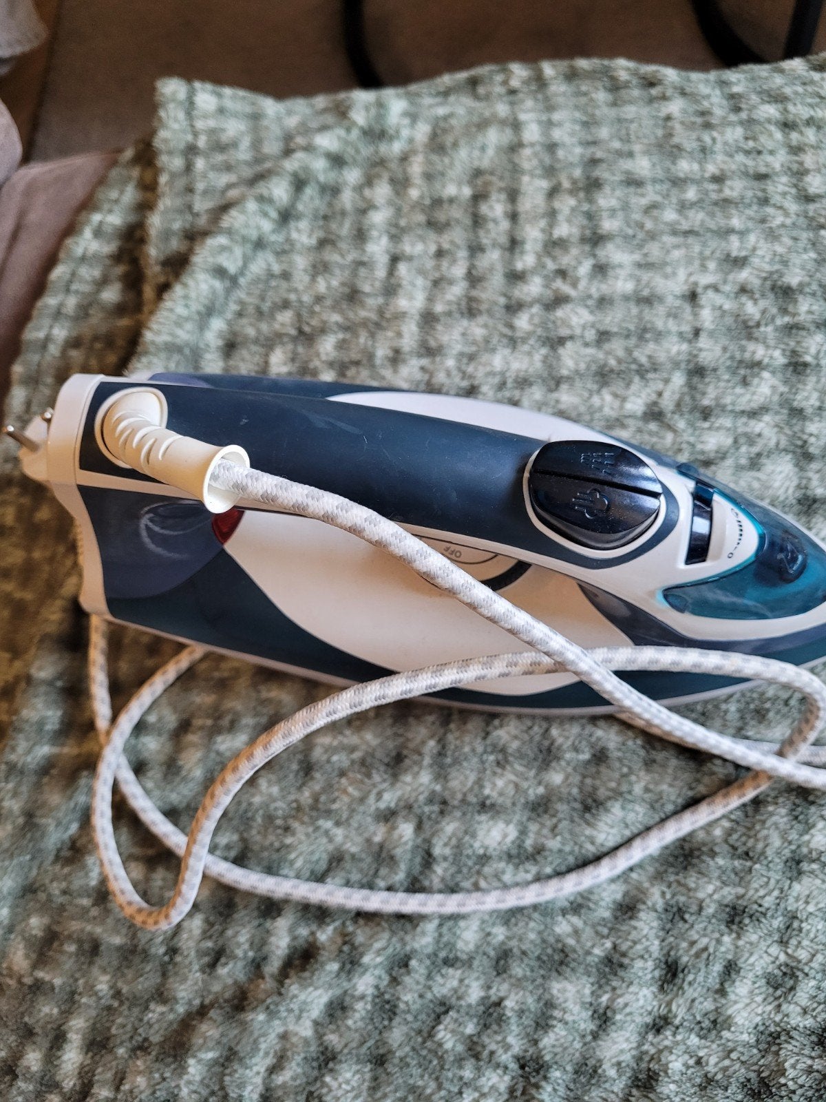 Home Essentials Strijkijzer met Keramische Zool - 2200W, Witgoed en Apparatuur, Ophalen, Gebruikt, Strijkijzer met snoer