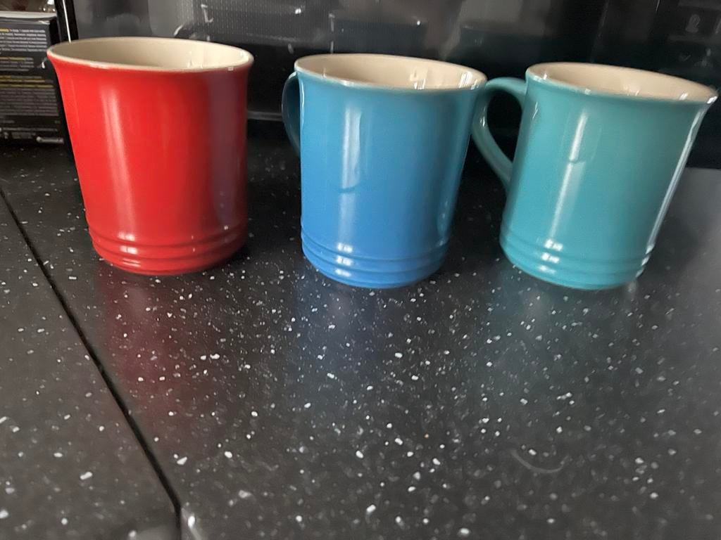 Le creuset bekers 3 x, Huis en Inrichting, Keuken | Servies, Ophalen of Verzenden, Zo goed als nieuw, Overige stijlen, Kop(pen) en/of Schotel(s)
