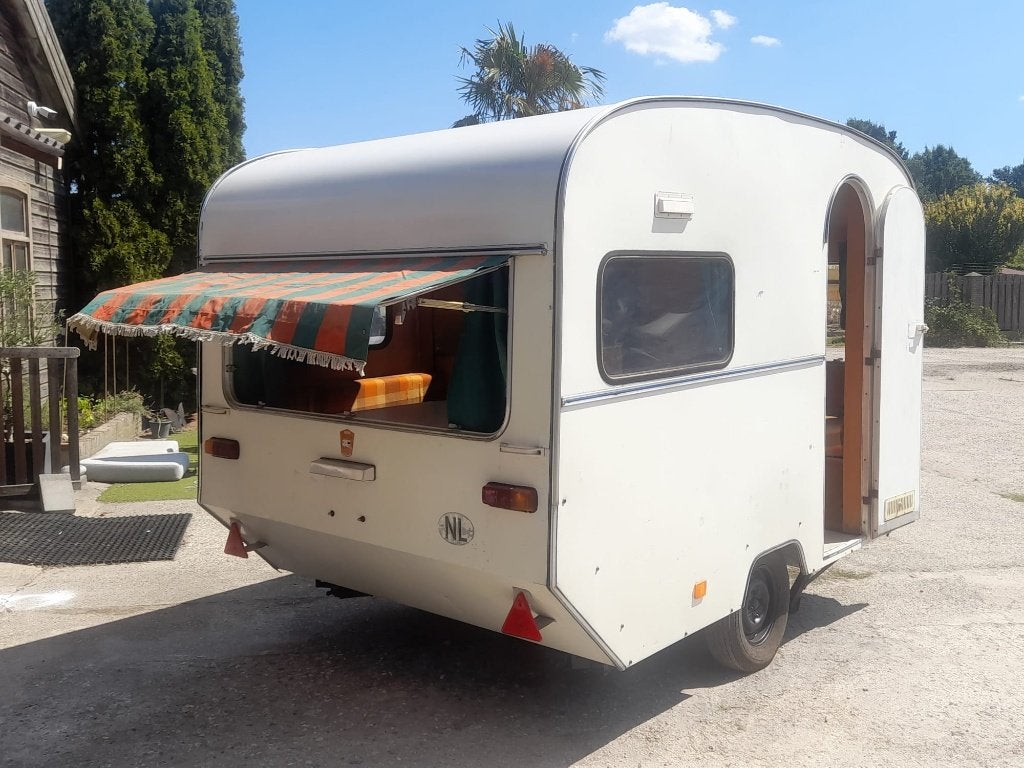 Eifelland 310 Oldtimer Caravan met Voortent (1971), Dwarsbed, Treinzit, Tot en met 4, Tot 4 meter