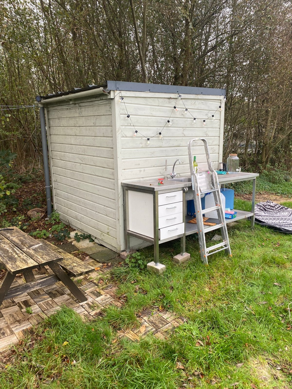 Keurig tuinhuisje met deur en golfplaten dak (gratis), Tuin en Terras, Gebruikt, Tuinhuis, Ophalen of Verzenden, Zonder ramen