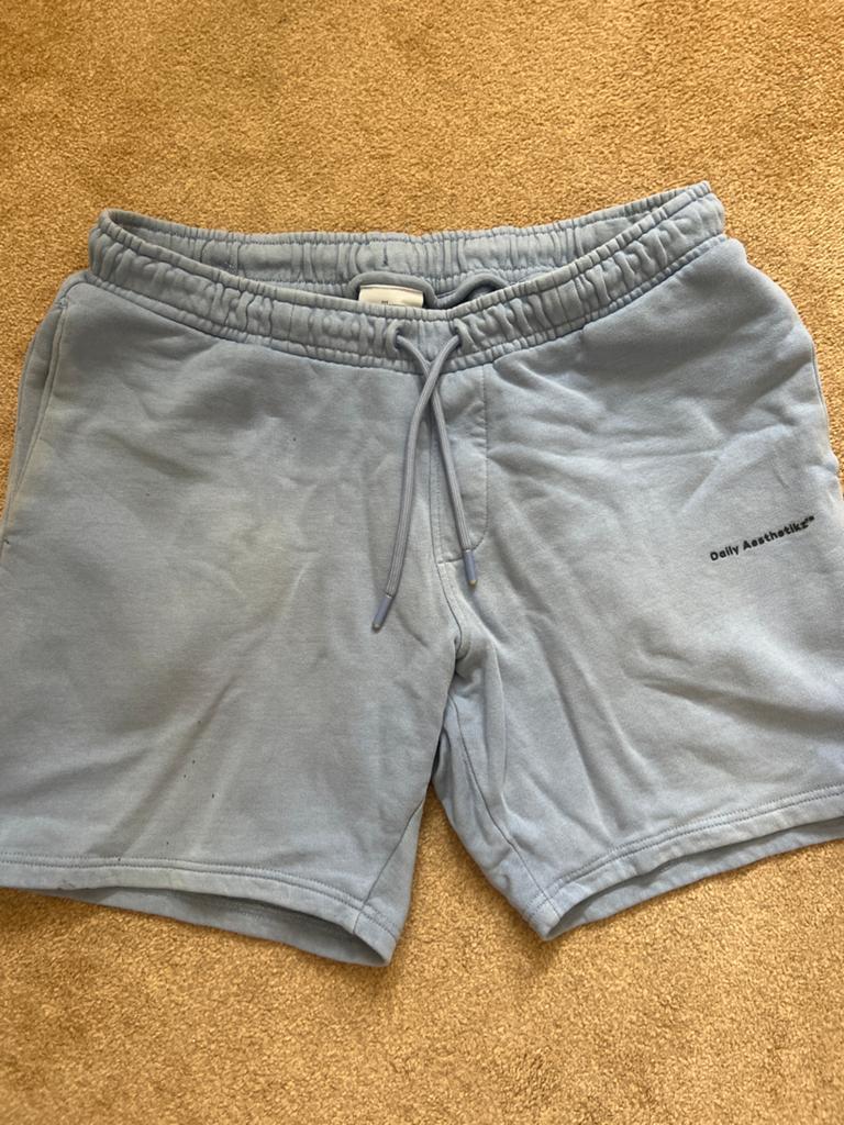 Daily Aesthetikz Sweatshorts Maat M lichtblauw, Ophalen of Verzenden, Gedragen, Maat 48/50 (M), Blauw