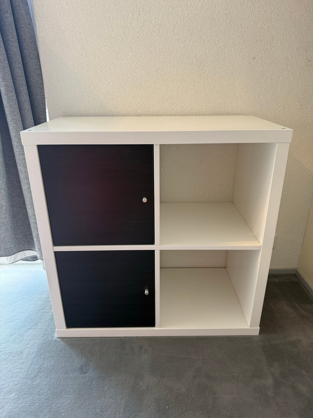 Ikea Kallax kast 2x2 met zwarte deurtjes, Ophalen, Zo goed als nieuw