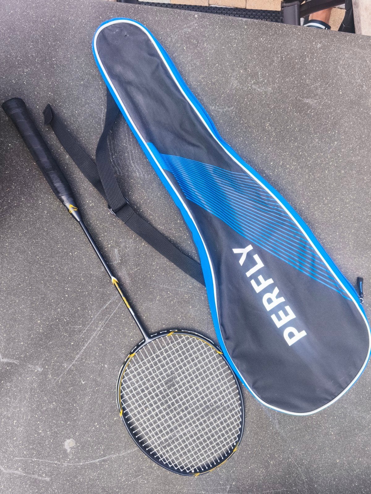 Perfly 500 Carbon Inside Badminton Racket met hoes, Ophalen of Verzenden, Zo goed als nieuw, Racket(s)