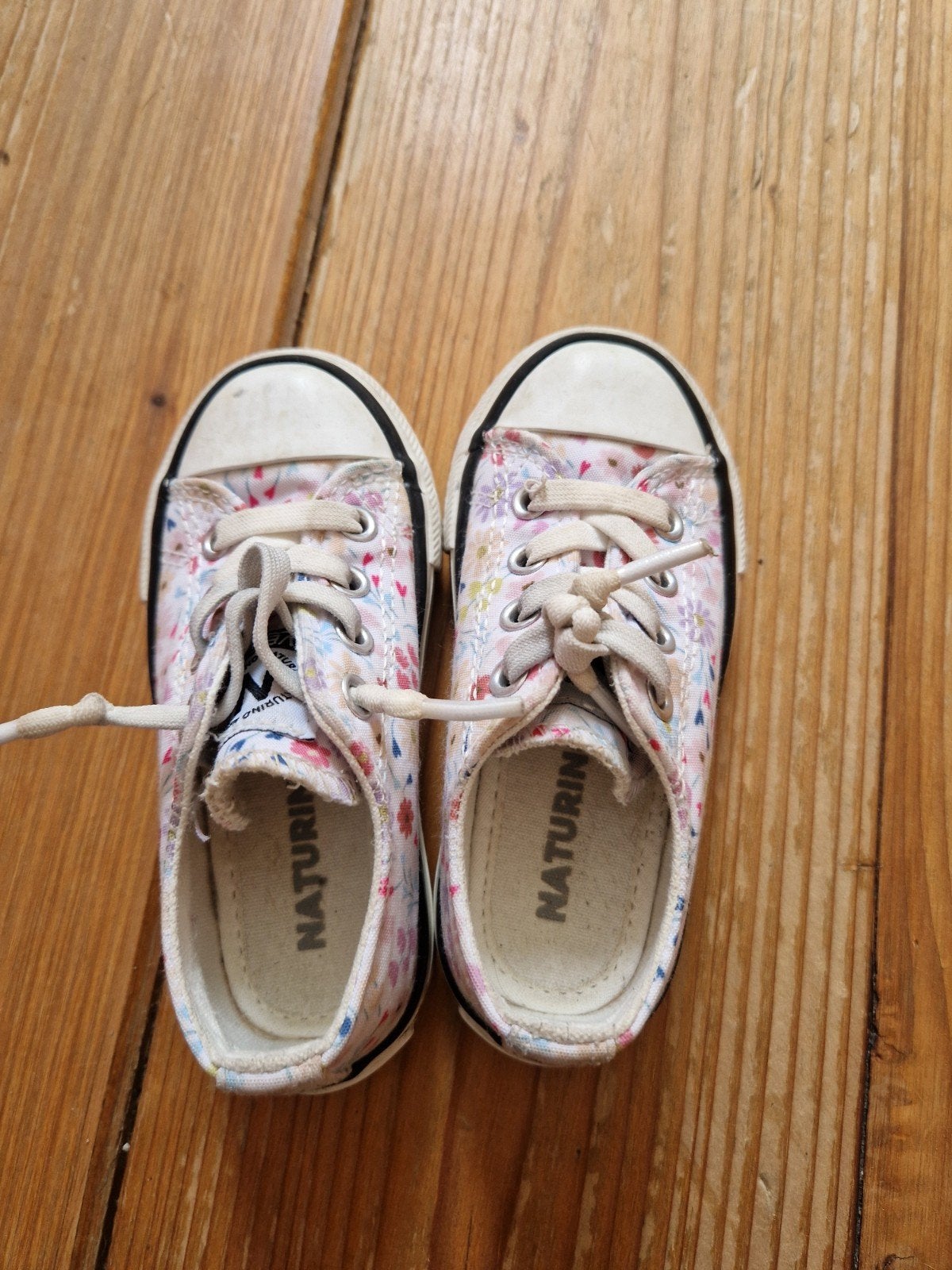 Naturino bloemenprint sneakers maat 22, Gebruikt, Meisje, Schoenen, Ophalen of Verzenden