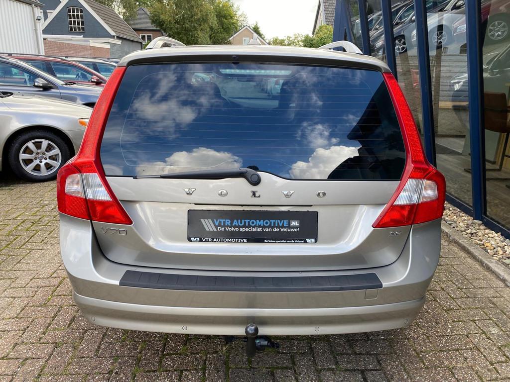 Volvo V70 3.2 Summum Automaat 238PK / LEER / XENON / TREKHAA, 238 pk, Gebruikt, Zwart, Beige