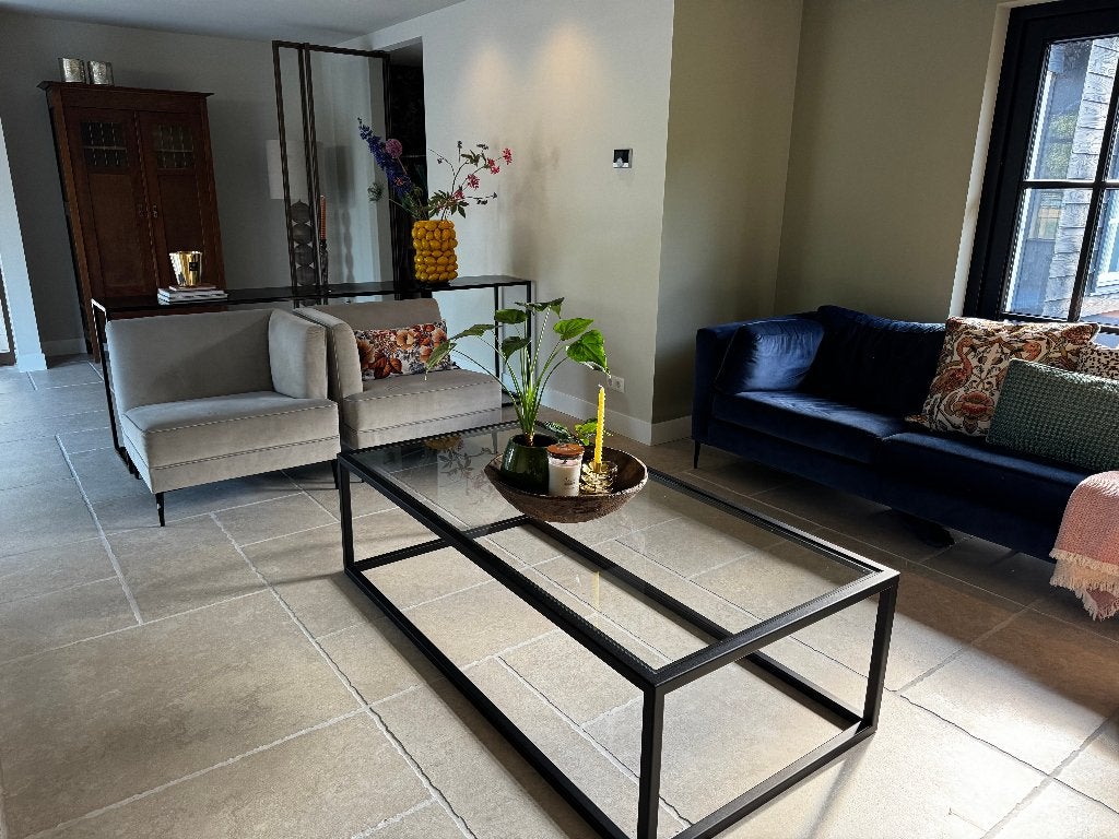 Moderne salontafel met glazen blad en metalen frame, Huis en Inrichting, Ophalen, Gebruikt, 100 tot 150 cm, 50 tot 100 cm