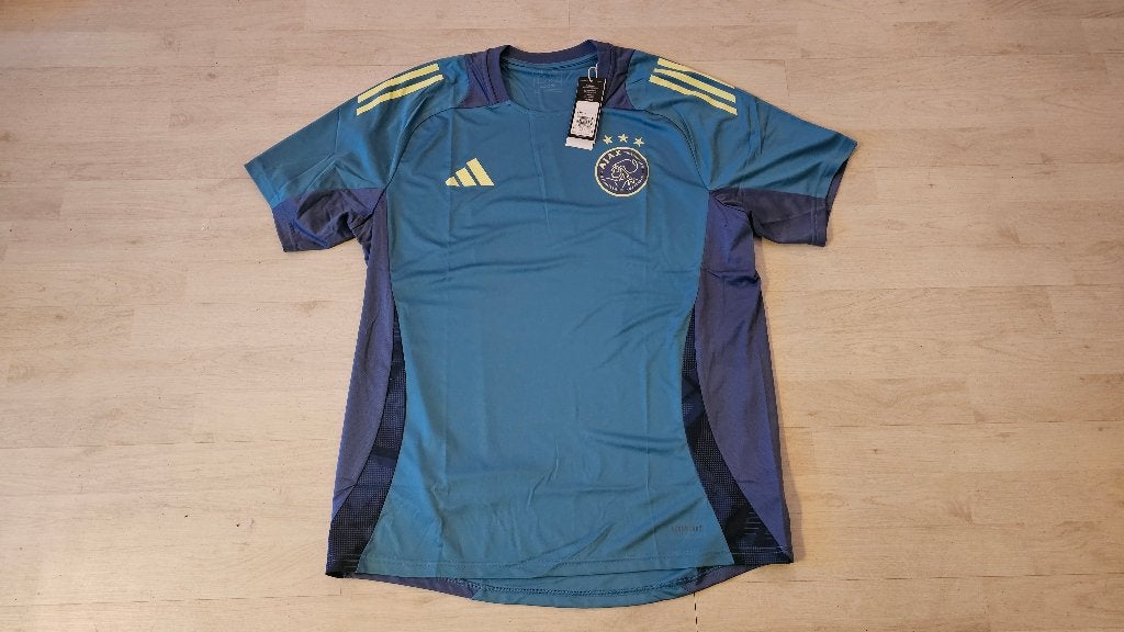 Ajax Training Shirt! Seizoen 24/25! Mt XL! NIEUW!, Ophalen of Verzenden, Voetbal, Rood, Maat 56/58 (XL)