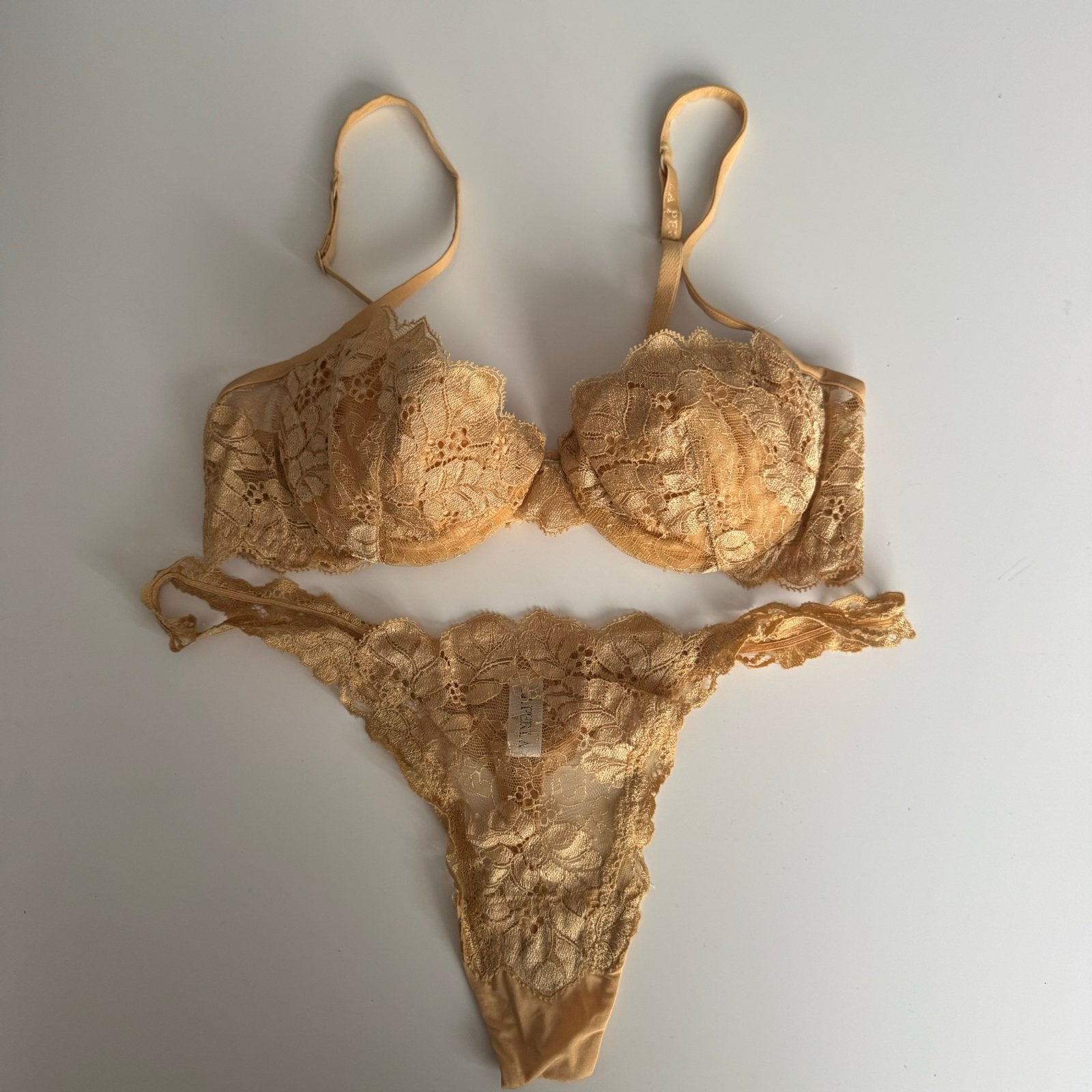 La Perla setje bh 80C en string maat 40 geel in nieuwstaat, Verzenden, Geel, Setje