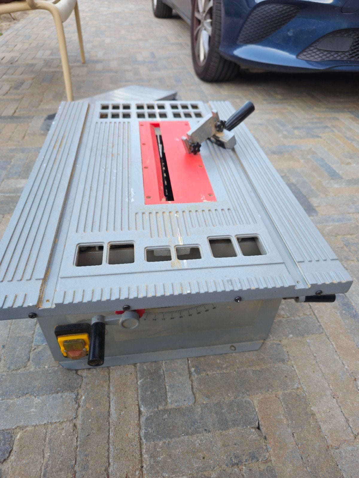 Tafelcirkelzaag 1600W met onderstel, Ophalen, Gebruikt, Cirkelzaag, Kinzo