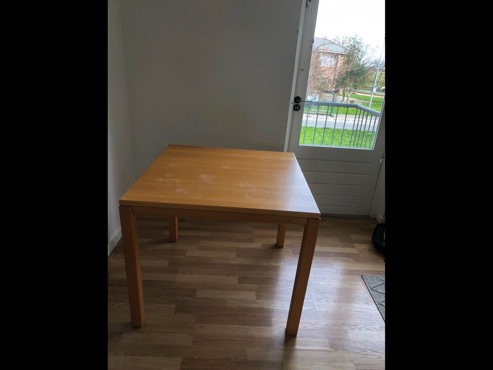 Eettafel met uitschuifplank en lichte watersporen, Ophalen, Gebruikt, 50 tot 100 cm, Vier personen