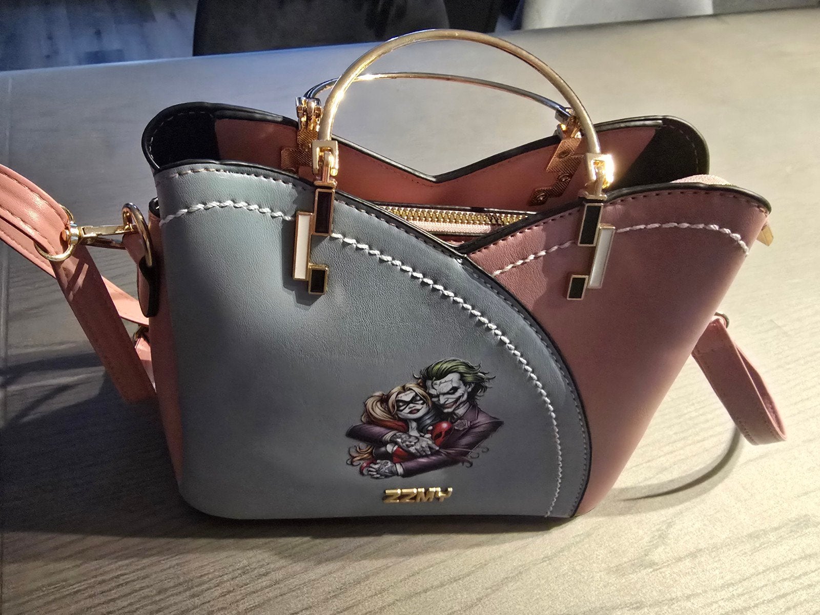 Harley Quinn & Joker handtas - Uniek design, Ophalen, Zo goed als nieuw, Roze, Handtas