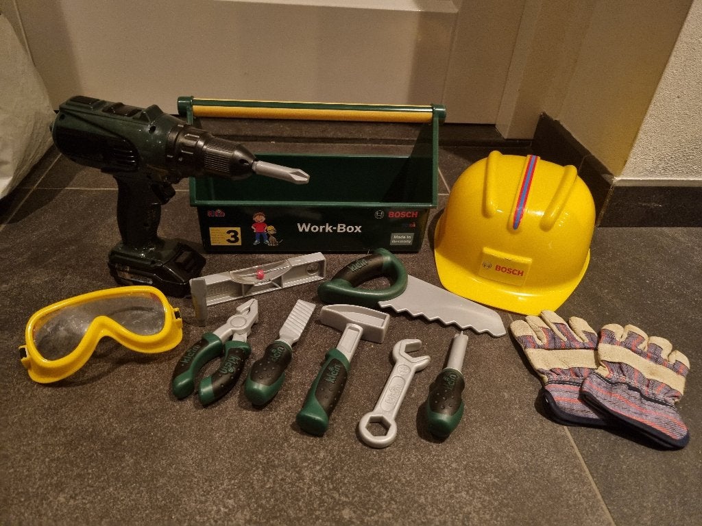 Gereedschapsbox met diverse Bosch gereedschappen, Ophalen of Verzenden, Zo goed als nieuw, Bouwen