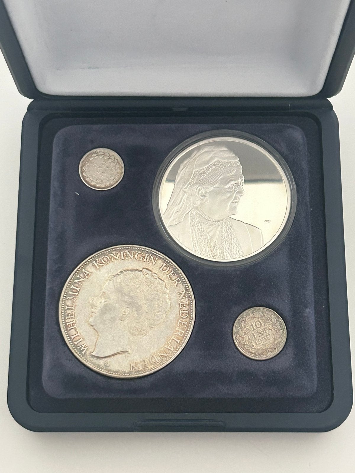 Munt set, kon. Emma, echtgenoot en dochter, set met 4 munten, Setje, Zilver, Koningin Wilhelmina, Overige waardes