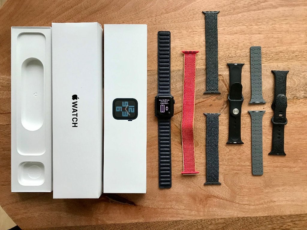 Apple Watch SE (2022), 40mm, GPS Zwart (vaste prijs), Sieraden, Tassen en Uiterlijk, Smartwatches, Apple Watch ⌚️, Zwart, IOS