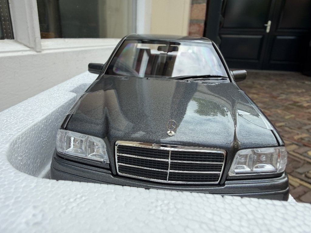 1:18 Mercedes W202 C-Klasse Onyx grijs 1997 Norev 183371, Hobby en Vrije tijd, Modelauto's | 1:18, Auto, Norev, 70-72 Av. de Bohlen, Vaulx-en-Velin, 69120, France