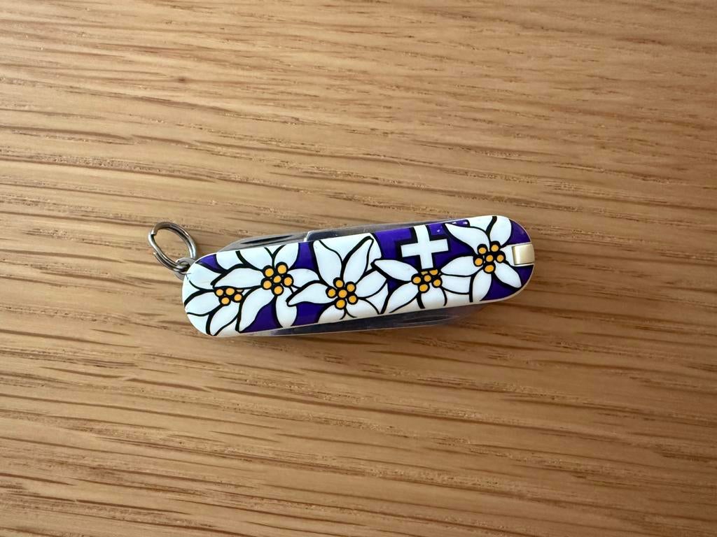 Victorinox Classic SD Edelweiss paars, Verzenden, Gebruikt