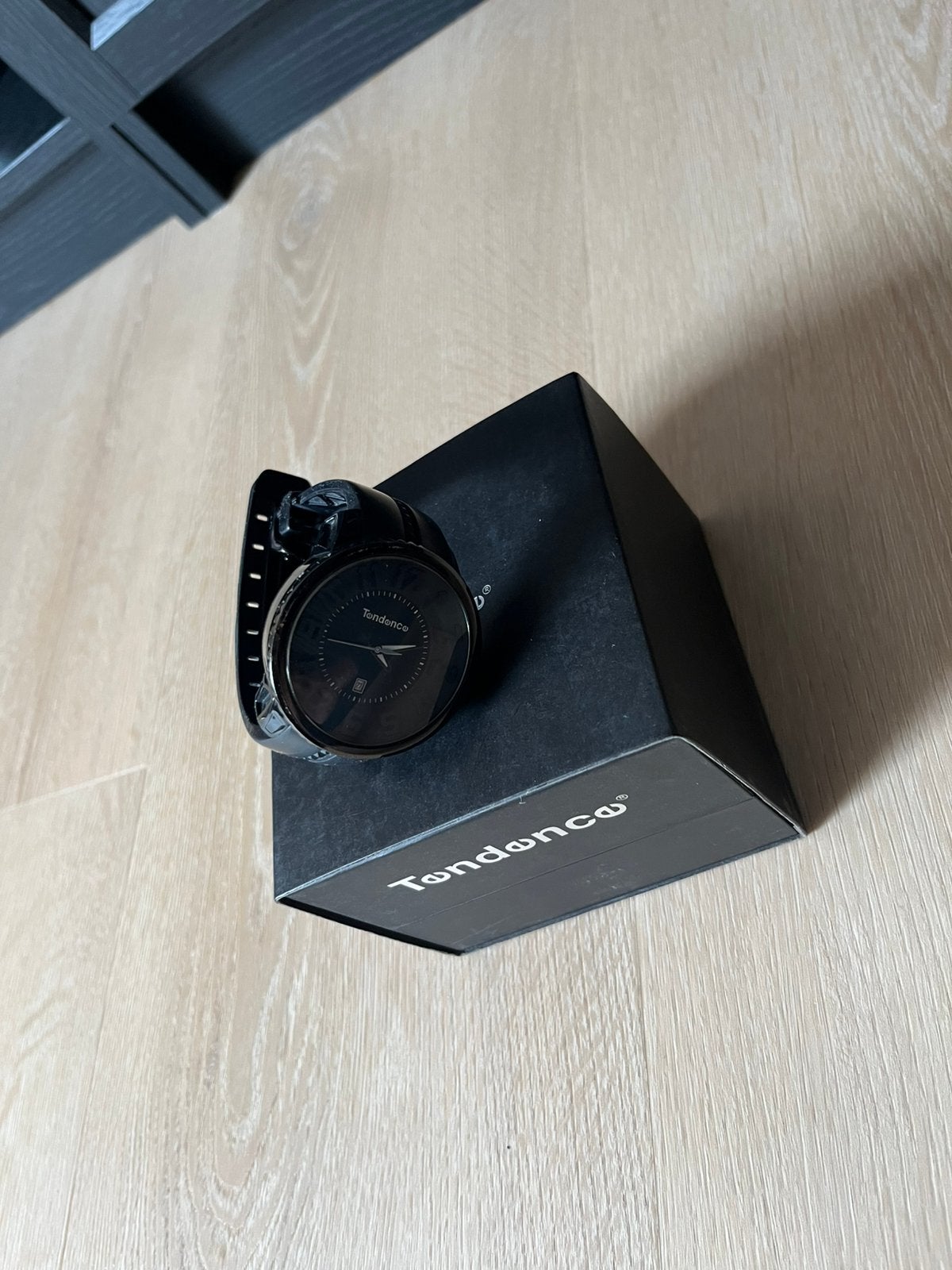Tendence zwart horloge, Overige merken, Polshorloge, Overige materialen, Ophalen of Verzenden