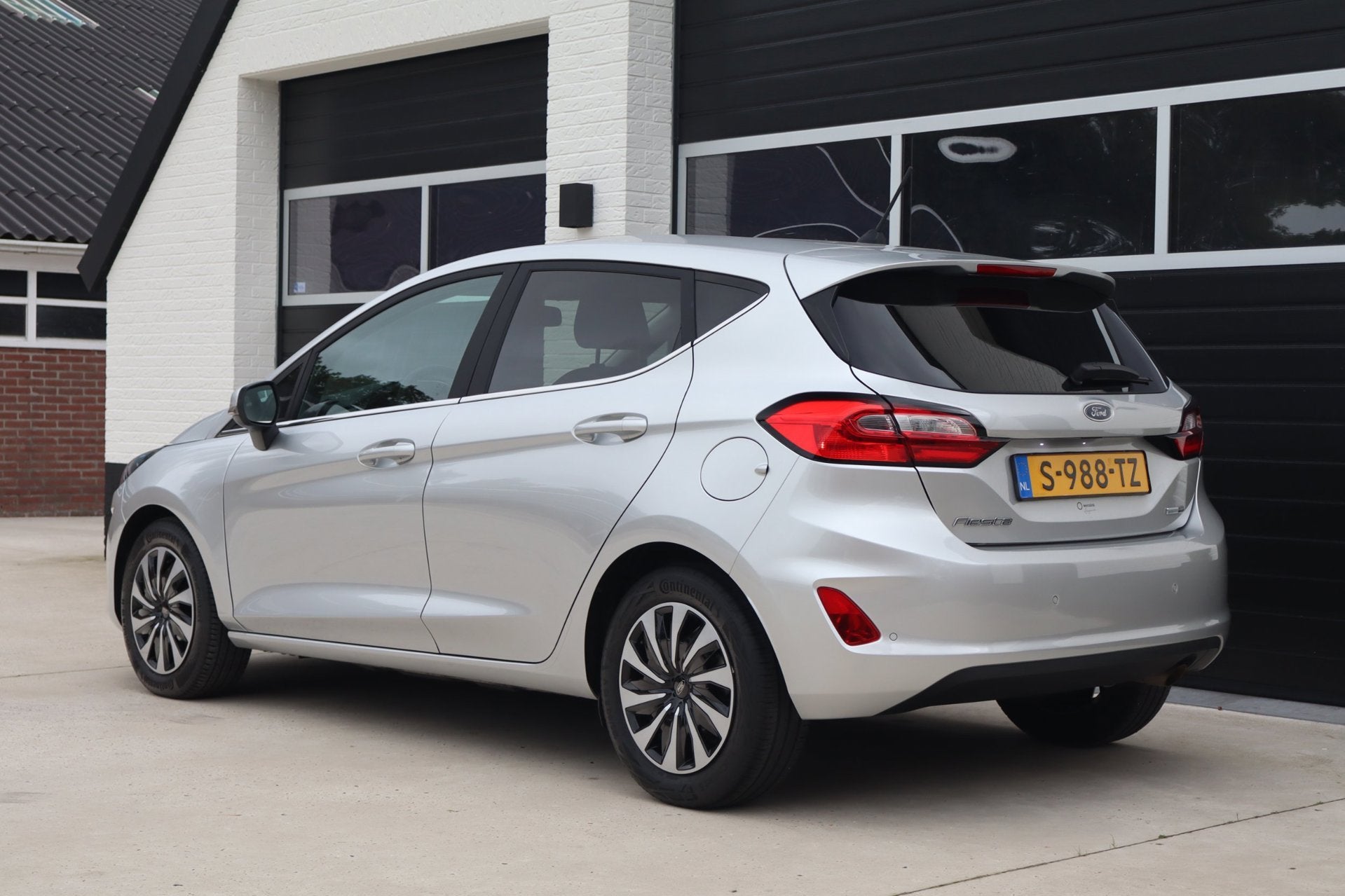 Ford Fiesta 1.0 EcoBoost 125pk Hybrid Titanium Automaat - Ni, Auto's, Dealer onderhouden, Automatische klimaatregeling, Bedrijf