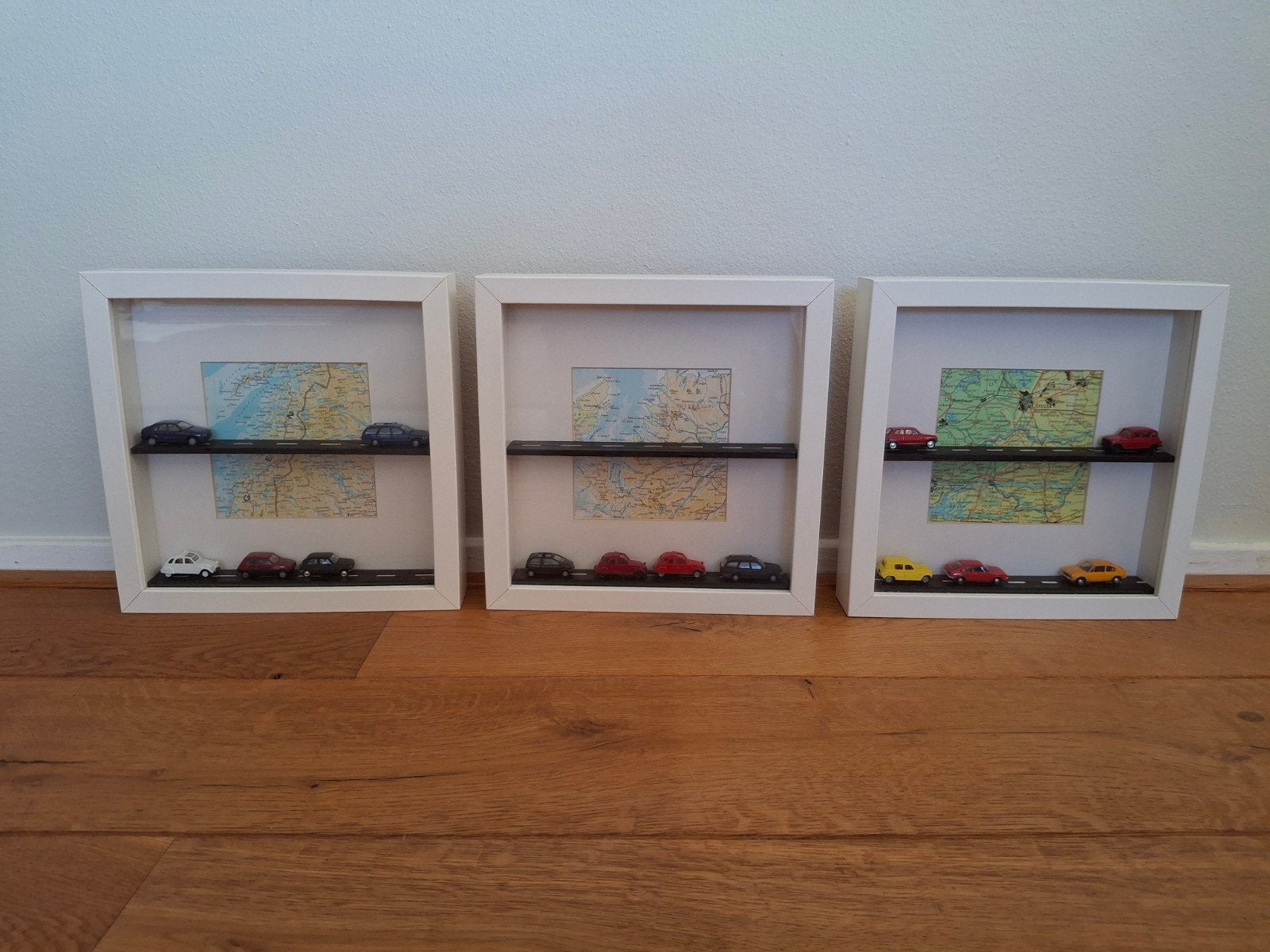 Nostalgische auto's in lijsten, Minder dan 50 cm, Gebruikt, Ophalen of Verzenden, Schilderij