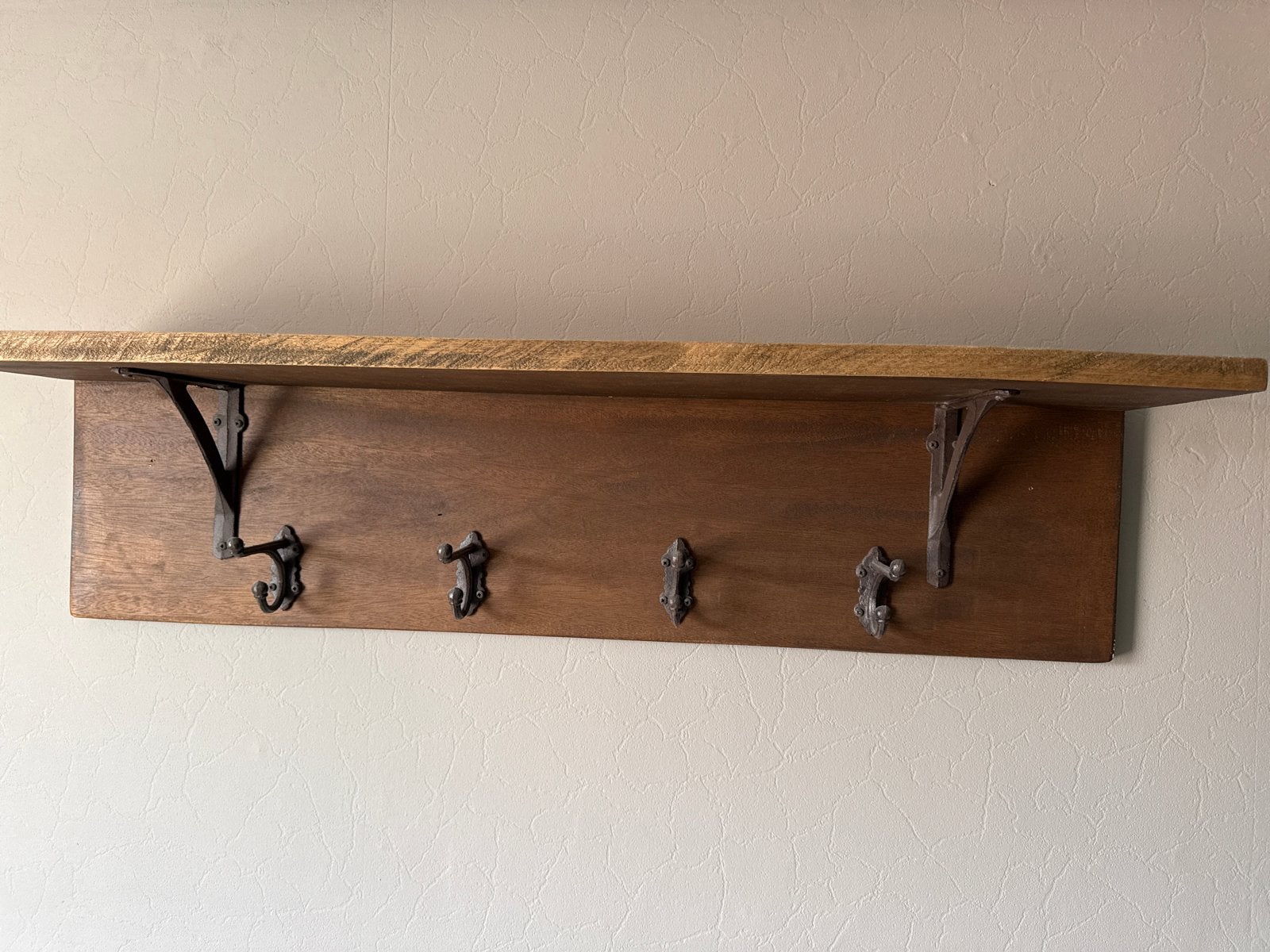 Houten wandkapstok met metalen haken en plank, Gebruikt, 100 tot 150 cm, Hout, Ophalen