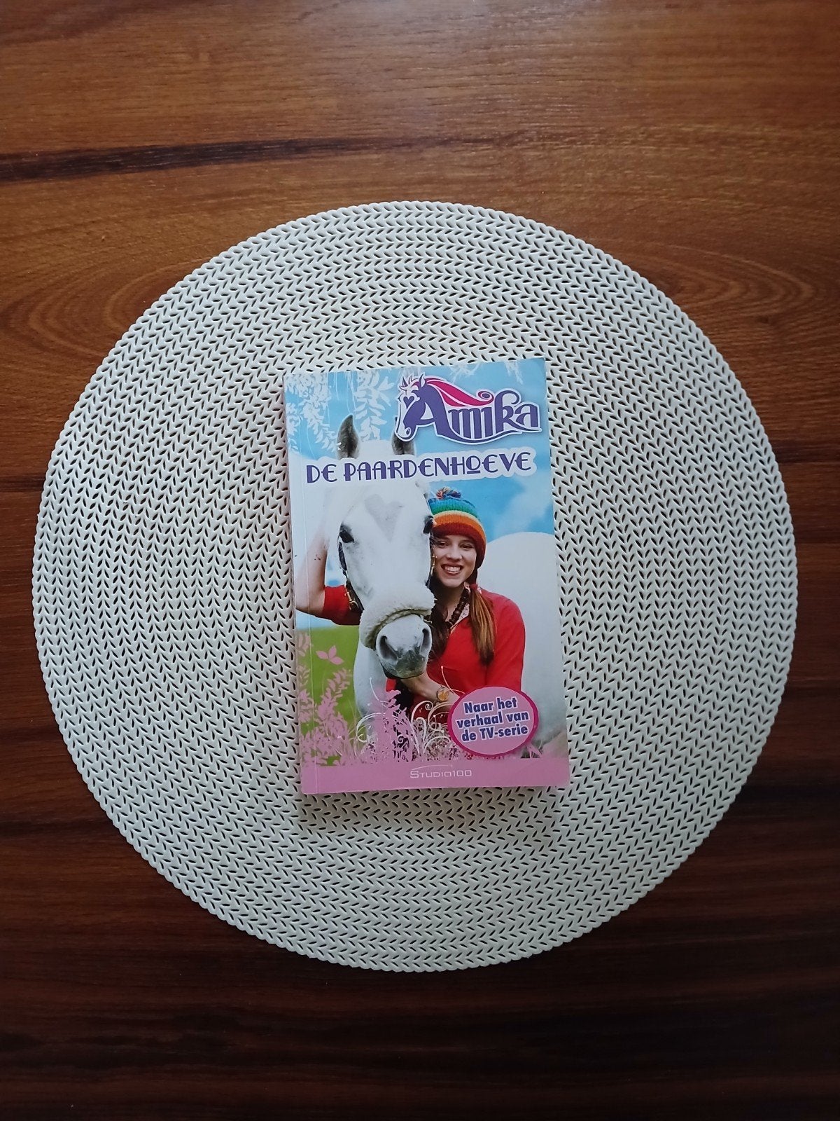 Verhulst - Amika: de paardenhoeve, Boeken, Ophalen of Verzenden, Anja Teugels, Fictie algemeen