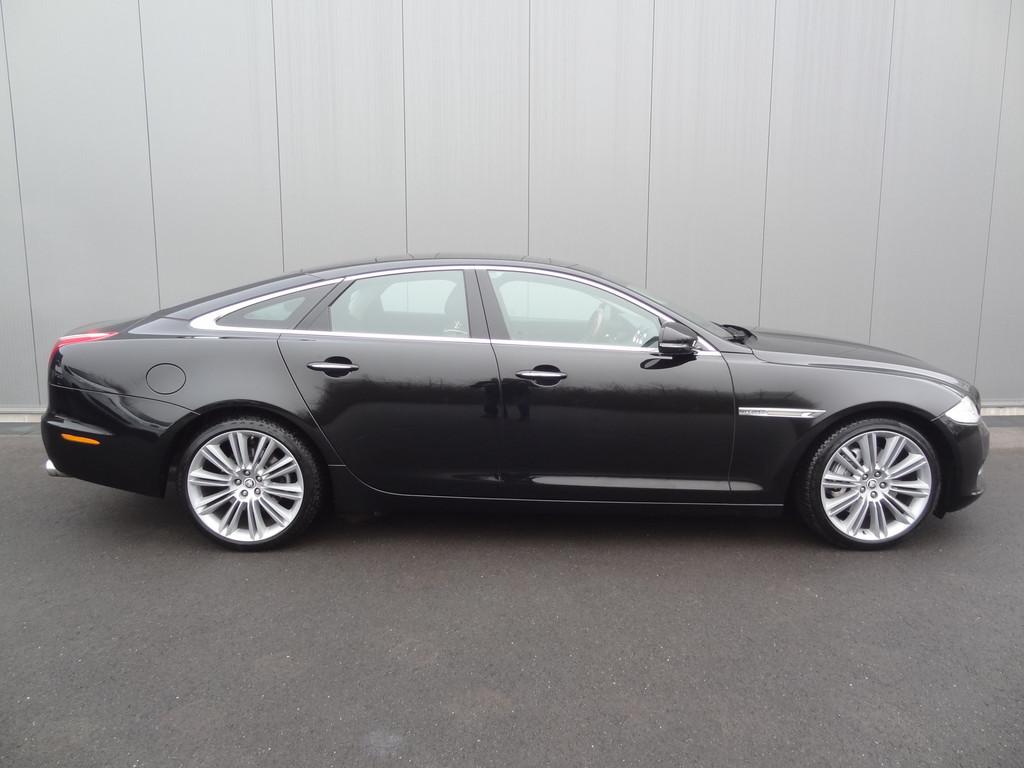 Jaguar XJ 5.0 V8 | PORTFOLIO | NL AUTO | DEALER ONDERHOUDEN, Auto's, Jaguar, Automaat, Euro 5, Achterwielaandrijving, Zwart