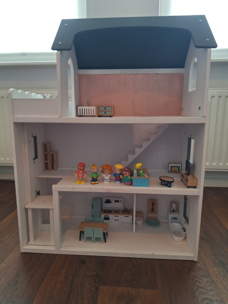 Poppenhuis met meubeltjes en poppetjes, Kinderen en Baby's, Ophalen, Poppenhuis