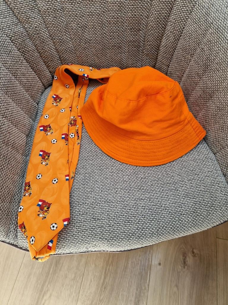 Oranje stropdas en vissershoedje, Kleding | Heren, Stropdassen, Zo goed als nieuw, Met patroon, Oranje, Ophalen of Verzenden