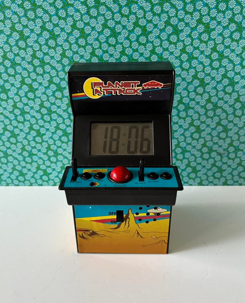 Retro Arcade-klok met timer, Wekker of Tafelklok, Digitaal, Ophalen of Verzenden, Zo goed als nieuw