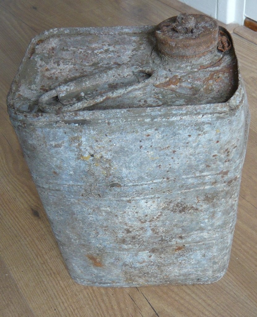 Wehrmacht 2 liter oliekannister / jerrycan bodemvondst, Verzamelen, Militaria | Tweede Wereldoorlog, Ophalen of Verzenden, Overige soorten