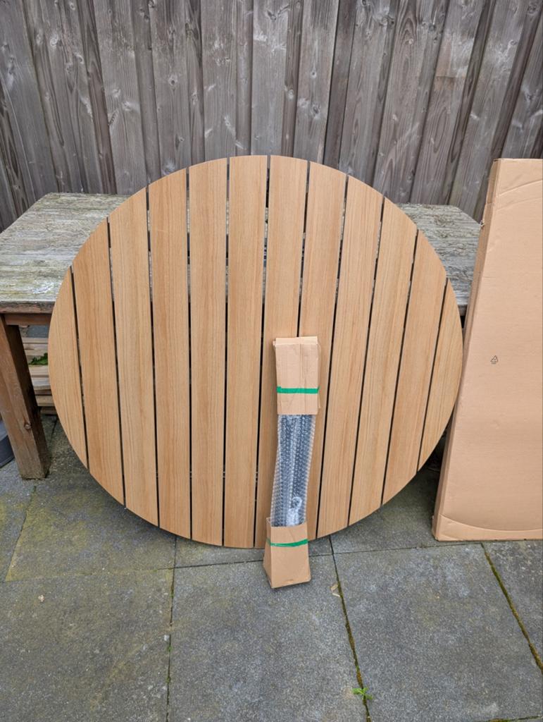 Tuintafel Jysk TAGEHOLM uitschuifbaar - mist 2 poten, Tuin en Terras, Tuintafels, Ophalen, Nieuw, Rond, Hout